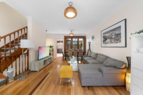 Ideally located 3 BR with Parking & Central & Darling Harbour-10 mins walk, Sydney